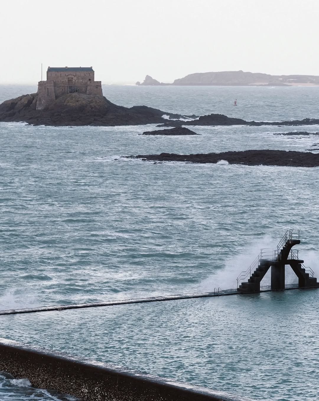 ▪️Ça souffle encore pas mal sur @villedesaintmalo . 🌬️🌊🌈📸▪️ 

https://clemencepaquier.myportfolio.com
 
#clemencepaq