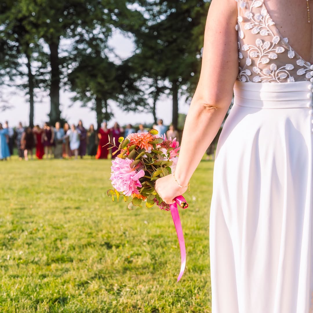 Un mariage haut en couleur 🌸

J’ai adoré découvrir les fauteuils Emmanuelle dans cet univers coloré et fleuri. 

Une jo