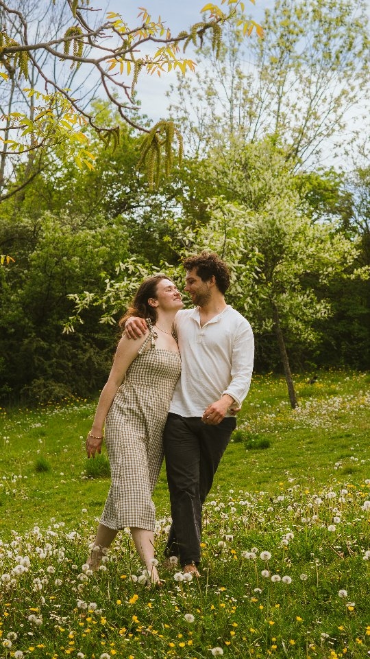 "On aimerait des photos de couples qui nous ressemblent, pas des photos hyper posées..
Tu peux faire ça ?" Of course 👀