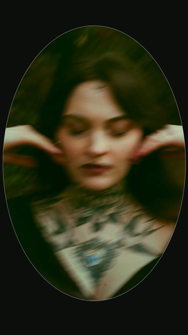 Imagine tu trouves ta photographe très fan de livre, très fantasy très artiste ? 🤭
Modèle : @lo.annah ✨