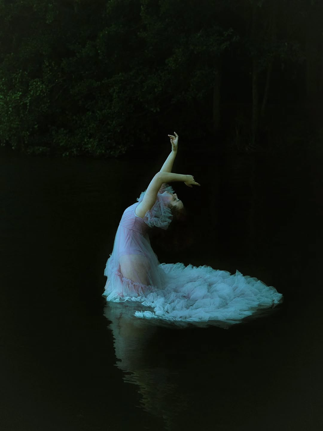 Au détour du lac Chambon, j'ai croisé une nymphe ✨
Séance photo d'un autre monde aux côtés de @fainted_lune pour un ins