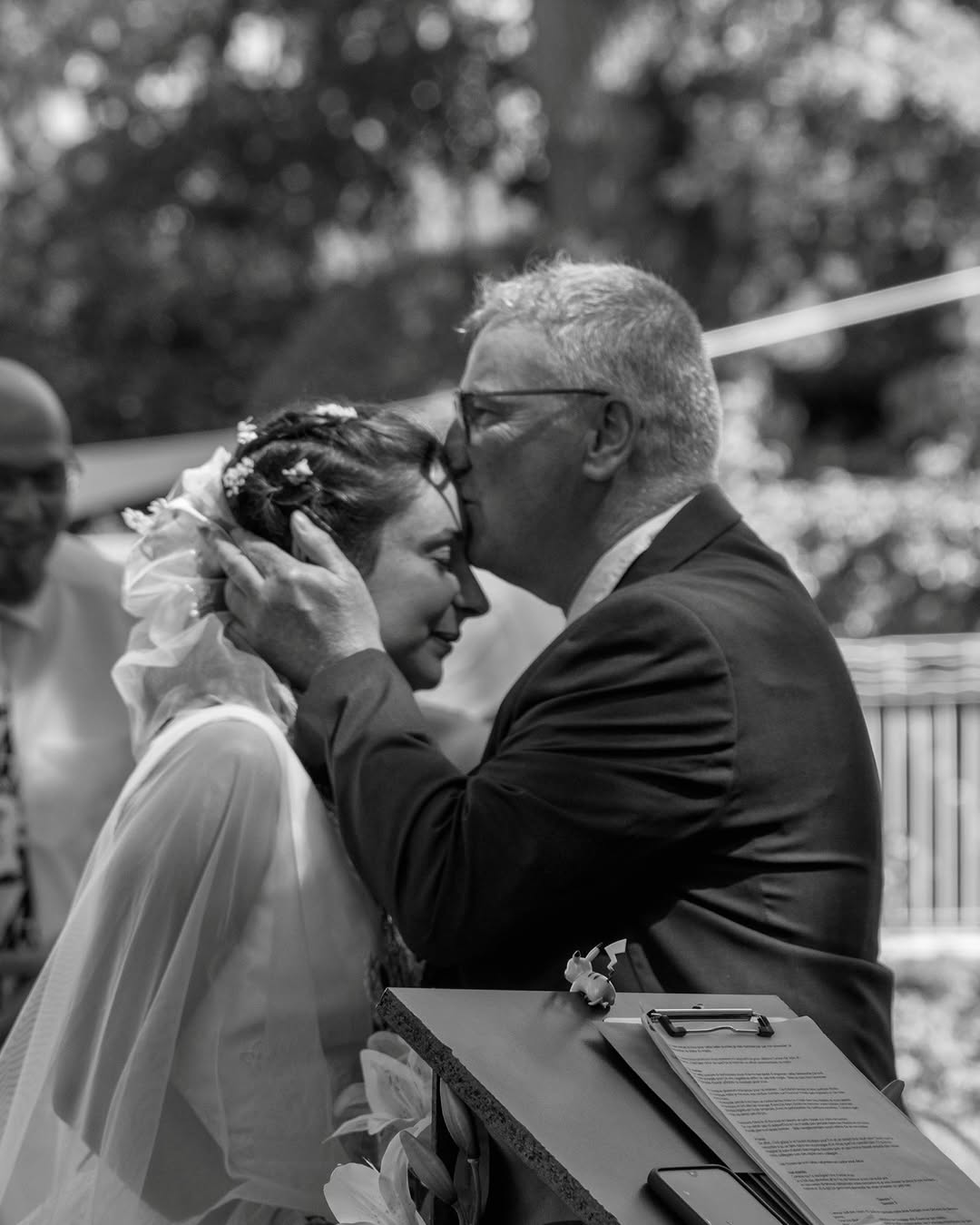 L’art des détails ~ 

Une journée de mariage se raconte rarement dans son ensemble.💍💒

Elle se révèle dans ces instant