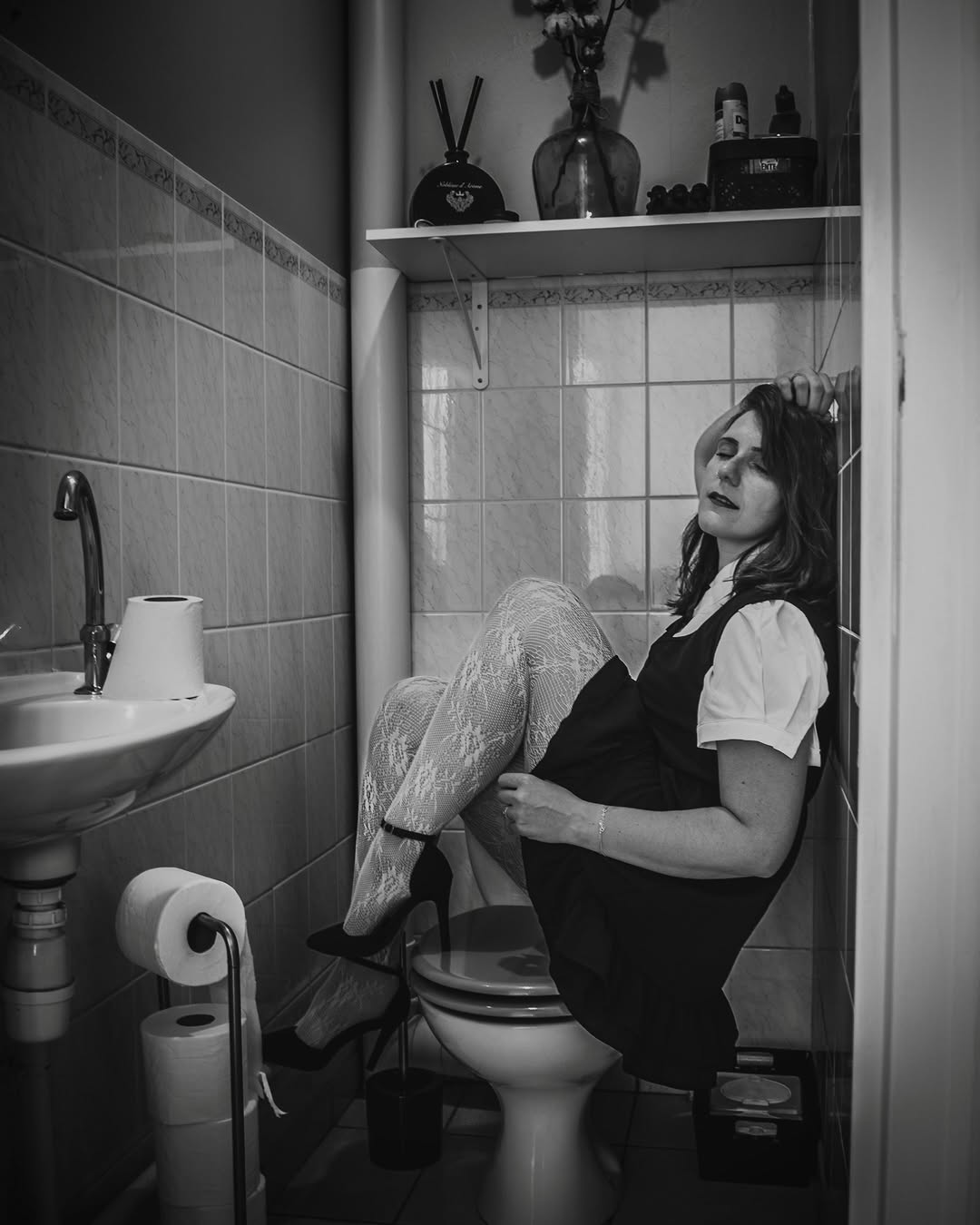 WC, BUT MAKE IT FASHION ~ 🚽✨

Le lendemain de ses 40 ans, nous avons choisi un décor que certains n’auraient jamais ima