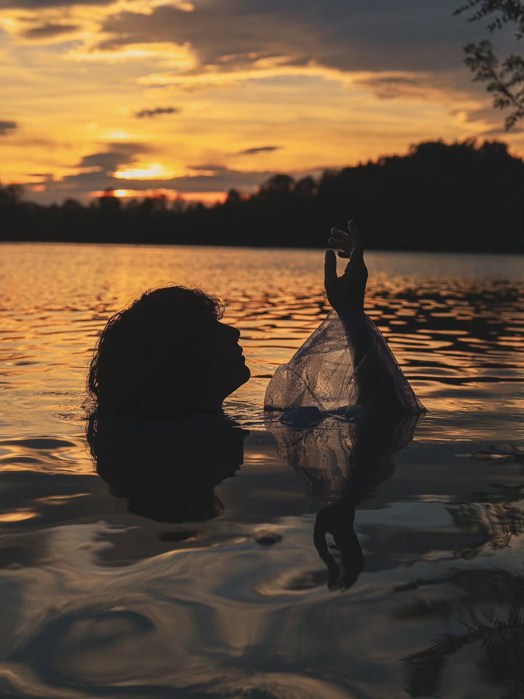 🌅🌥️🌄✨
Parce que ce shooting me fait encore rêver!
Modèle : @andrearcenciel
Event : @oseb74_events
.
.
.
#lac #photogr