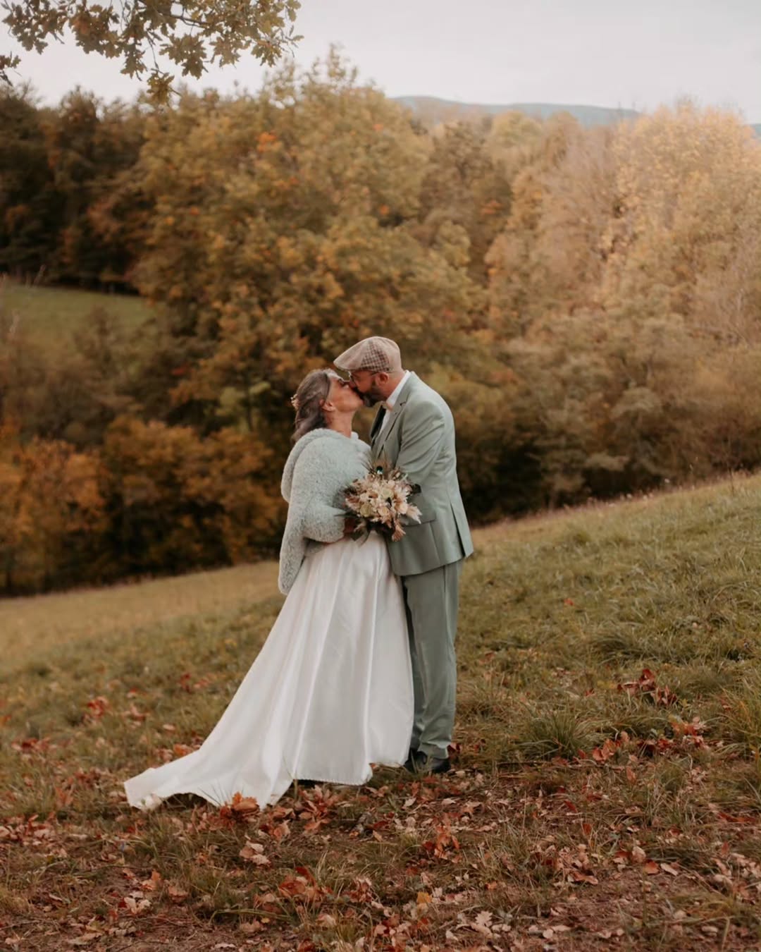 Mariage d'automne 🍂🤍
#mariage #photographeariege