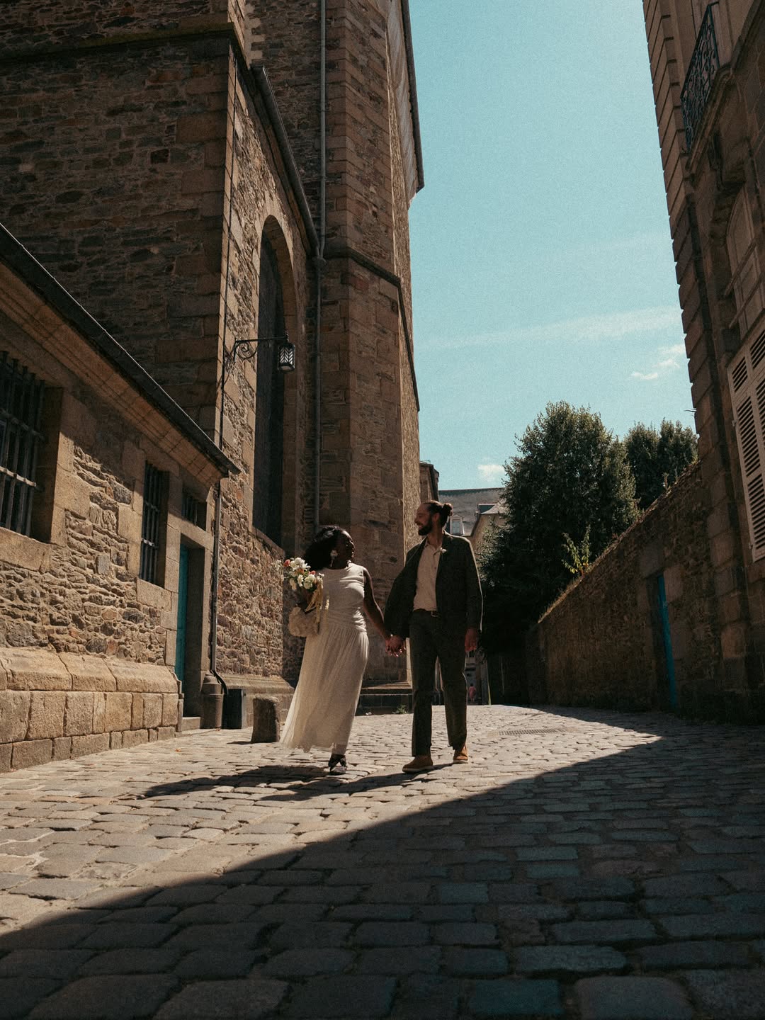 Retour sur le mariage d’Indiana & Ludovic. 

Une cérémonie intimiste, discrète, sans artifice. Peu d’invités, peu de mot