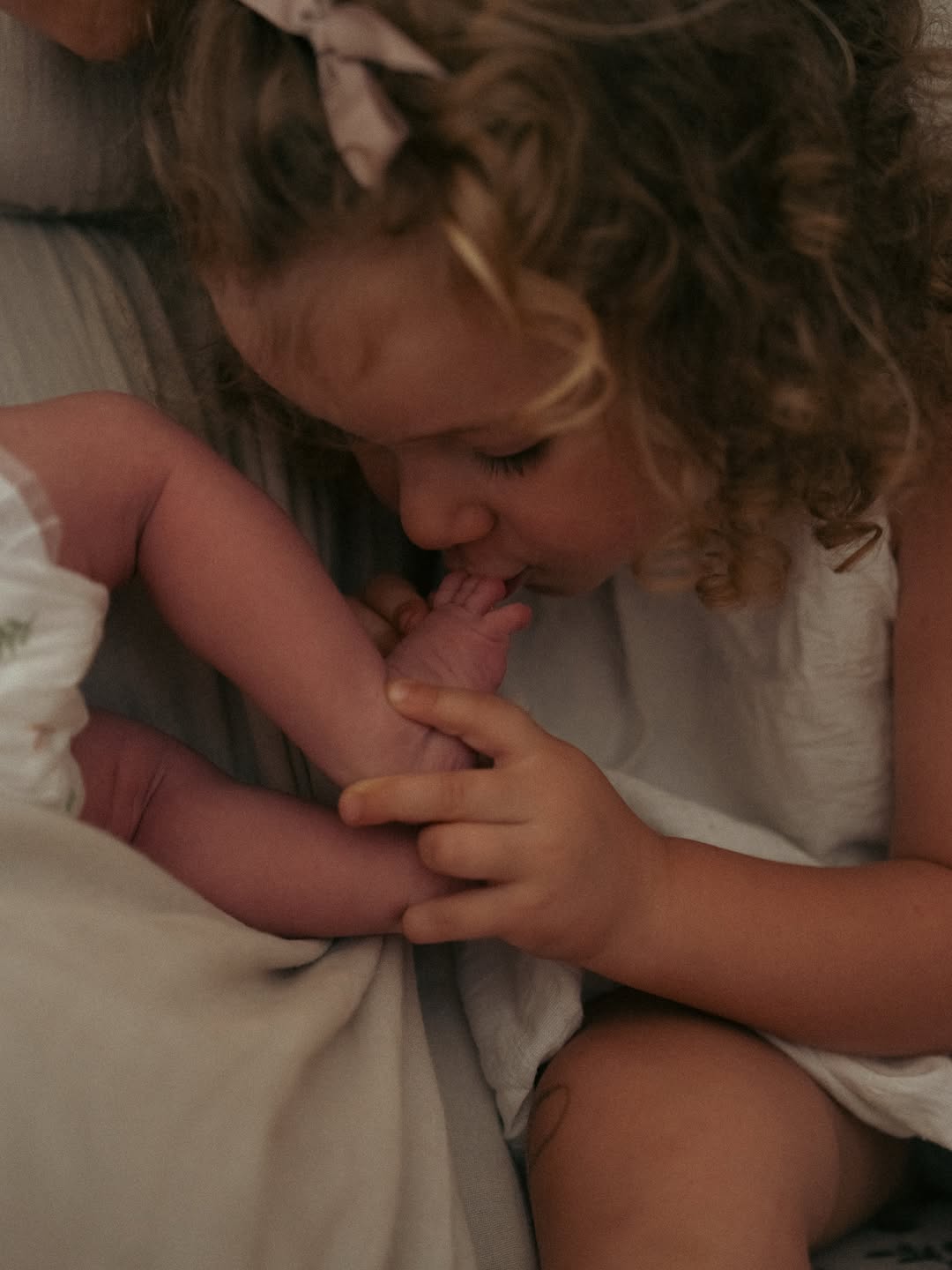 Ces petits détails que j’aime tant capturer. 🧡
•
Moi c’est Cassandre, photographe de l’intime et du féminin, je documen