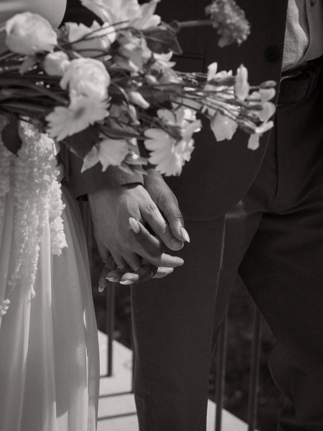 Quelques clichés noir et blanc du joli mariage civil d’Indiana & Ludovic. 🤍🖤
•
Moi c’est Cassandre, photographe de mar