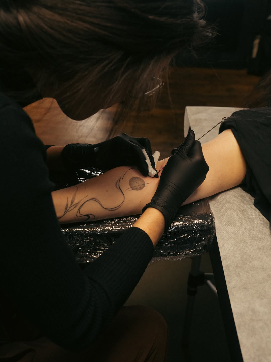 Est-ce que tu savais que je réalise aussi des reportages pour les femmes artistes, créatrices, entrepreneures?
Je viens 
