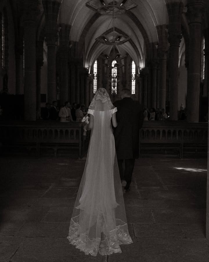 Série en noir et blanc de la cérémonie religieuse d’Aude & Paul. 🖤
•
Moi c’est Cassandre, photographe de mariage, à Ren