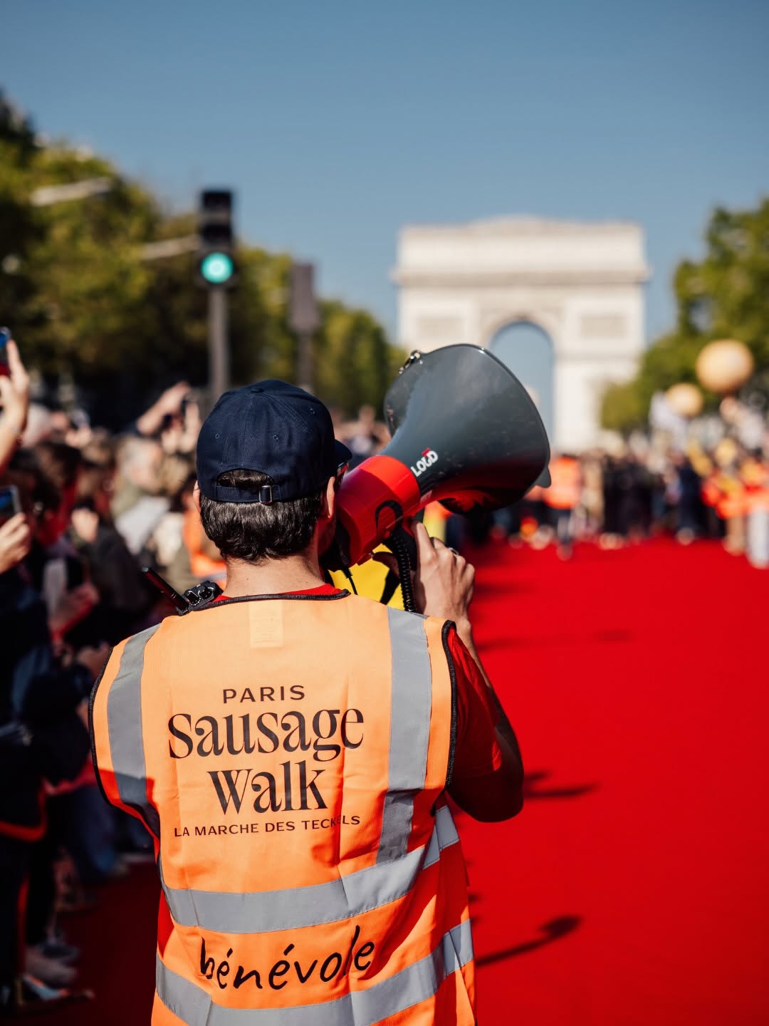 Paris, à hauteur de teckel.

Ils étaient des milliers à investir les Champs-Élysées pour la Paris Sausage Walk 2026.

So
