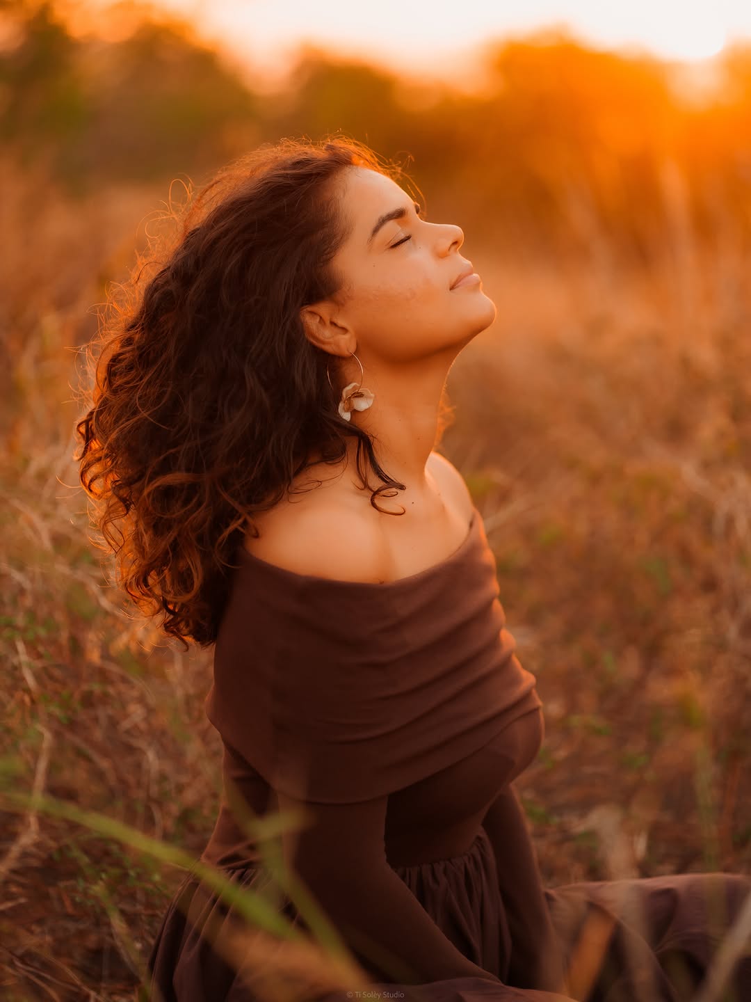 Nouveau salon, nouveau cap, et une belle rencontre en prime. 🌿
Un shooting portrait à l’Étang-Salé avec Jessica, qui os