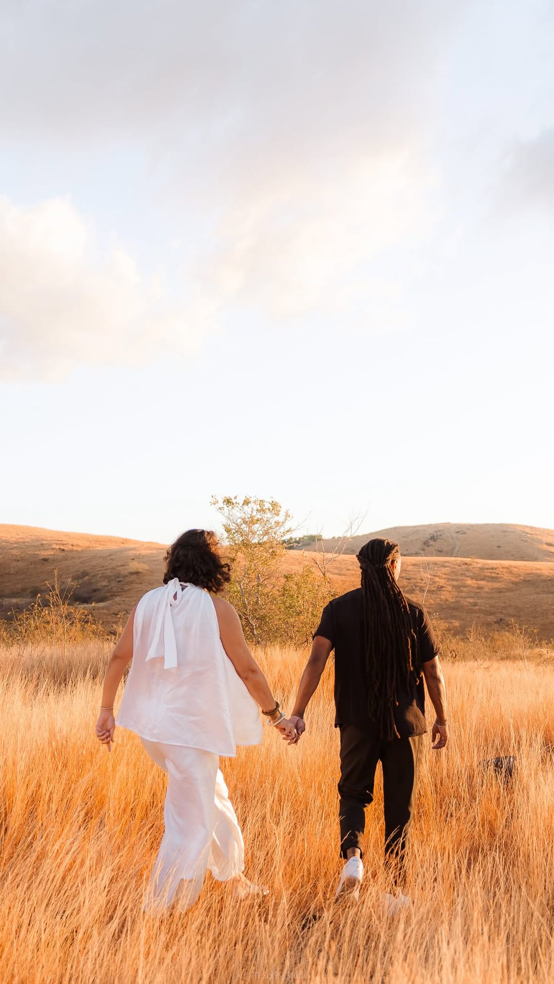 Futurs mariés 2026 ? Connaissez-vous le shooting engagement ? 📸
C’est une séance photo en amont du mariage, juste vous
