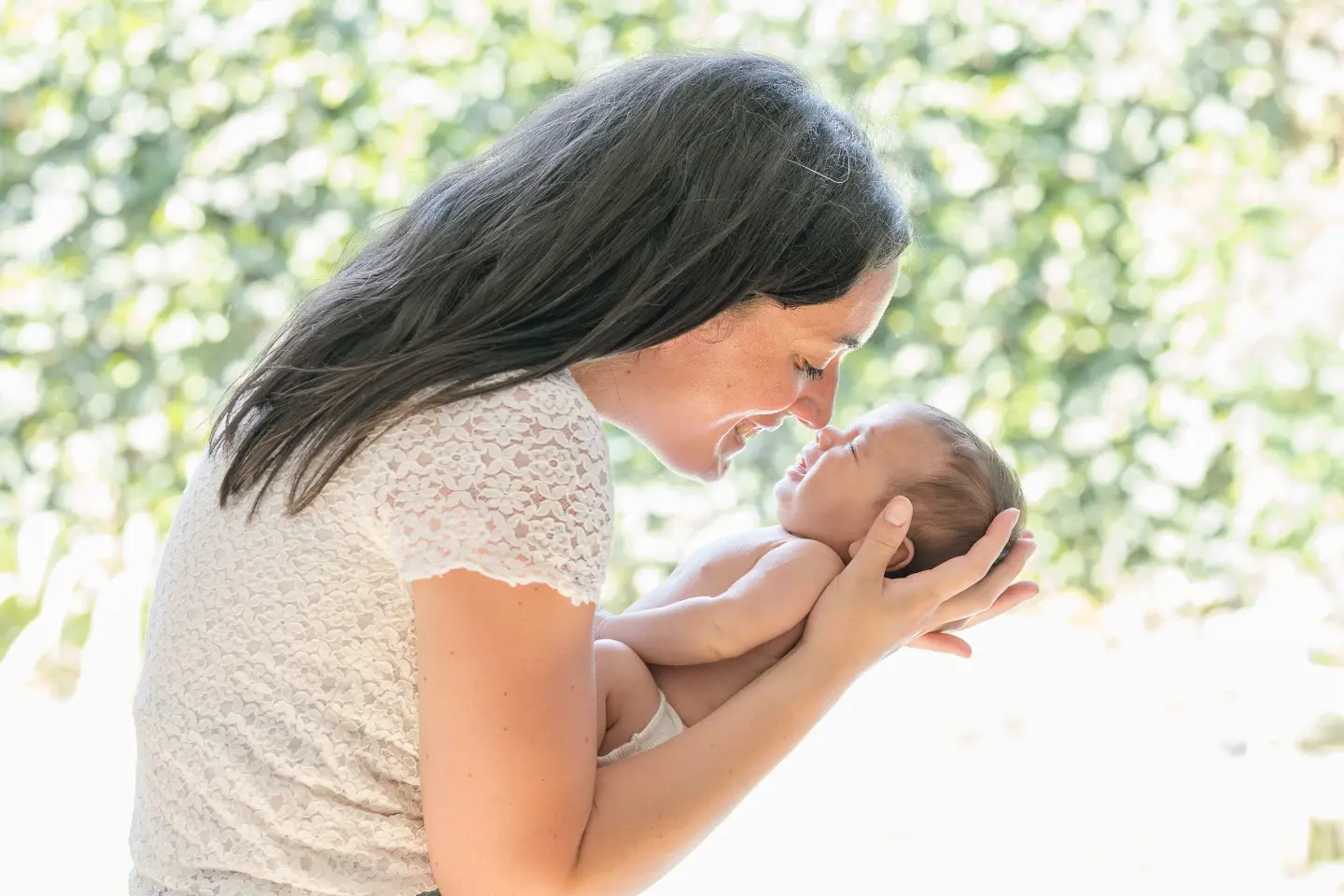 À toutes les mamans du monde, bonne fête des mères. ☀️

À celles qui portent tant au quotidien, qui aiment sans compter,