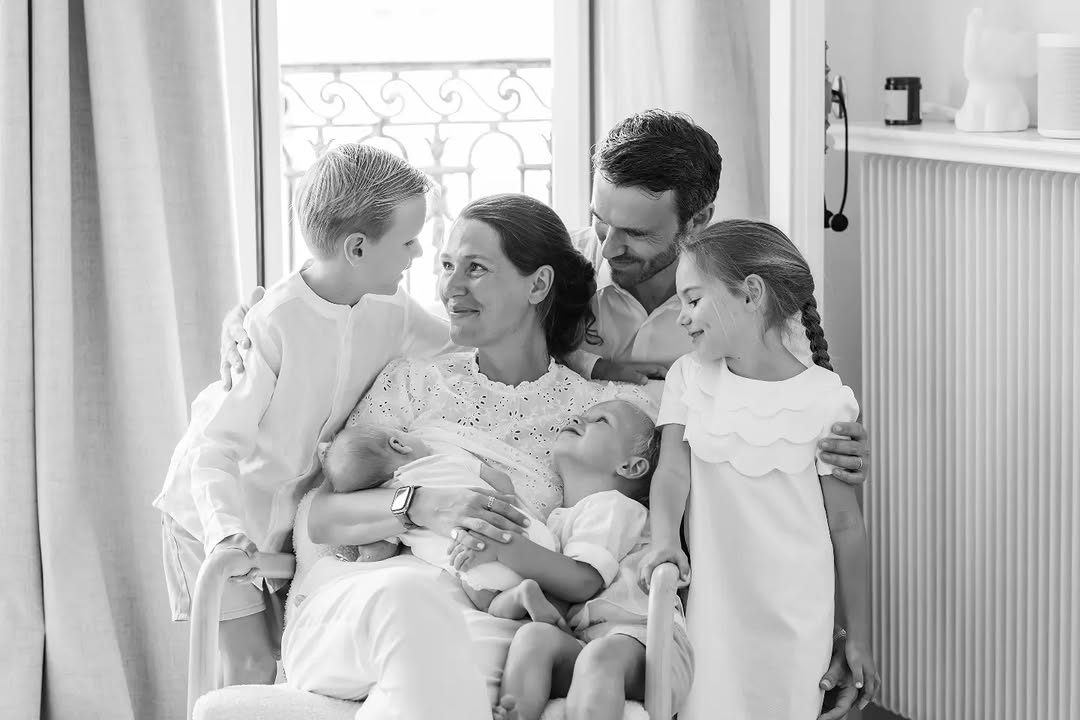 Une jolie famille au complet 🥰☀️

Une fratrie pleine de vie, de rires, de câlins… et tellement d’amour.

Ces séances-là