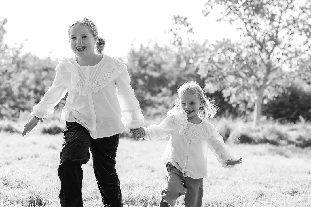 On continue de plonger dans l’univers famille par ici 🌟📷

​Les photos parfaitement figées, très peu pour moi. Ce qui m