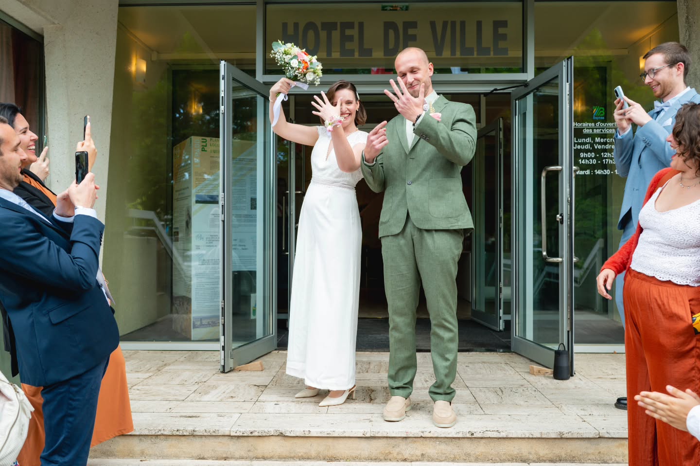 Un mariage, ce n'est pas simplement une jolie journée à photographier.
C'est une histoire, des émotions, des liens, des