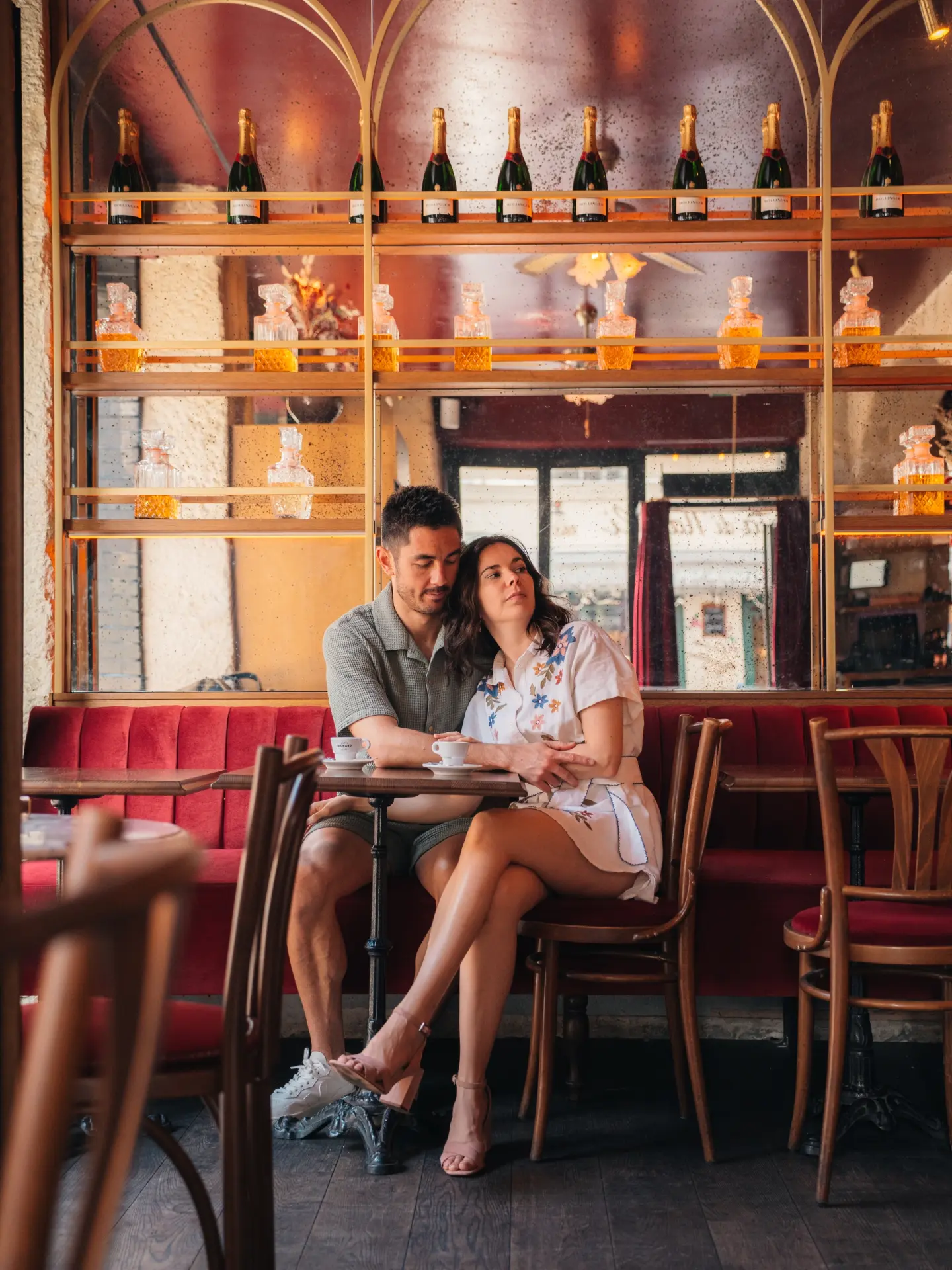 ✨ Un shooting Parisien ✨

C'est la première fois que je nettoie des semelles de chaussure pour une photo, et finalement 