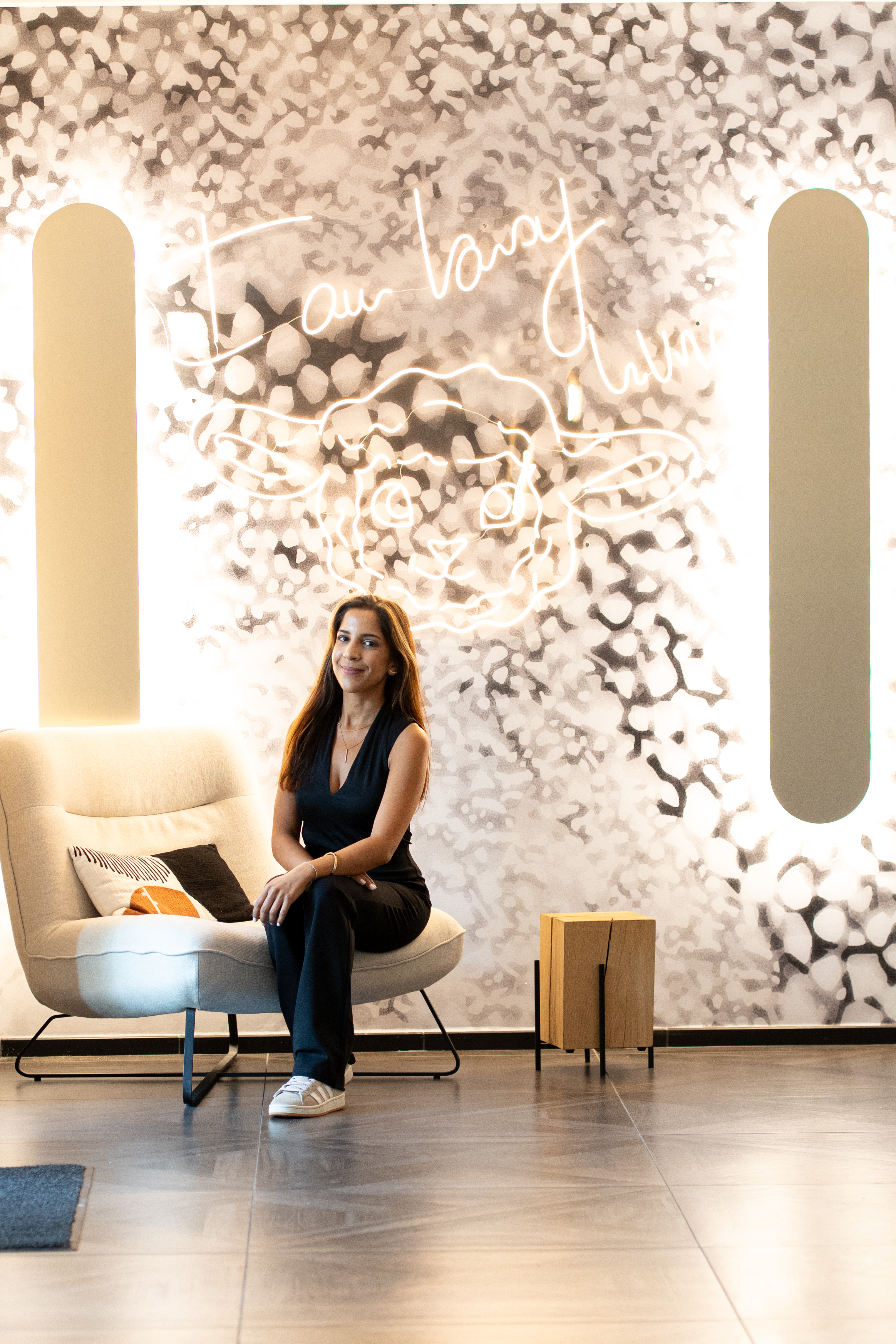 B Lounge (Studio) - Karen 